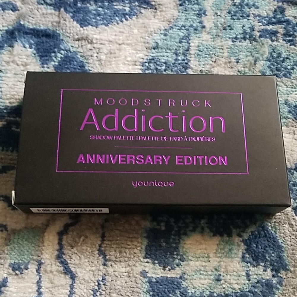 Younique Addiction eyeshadow pallette Anniversary